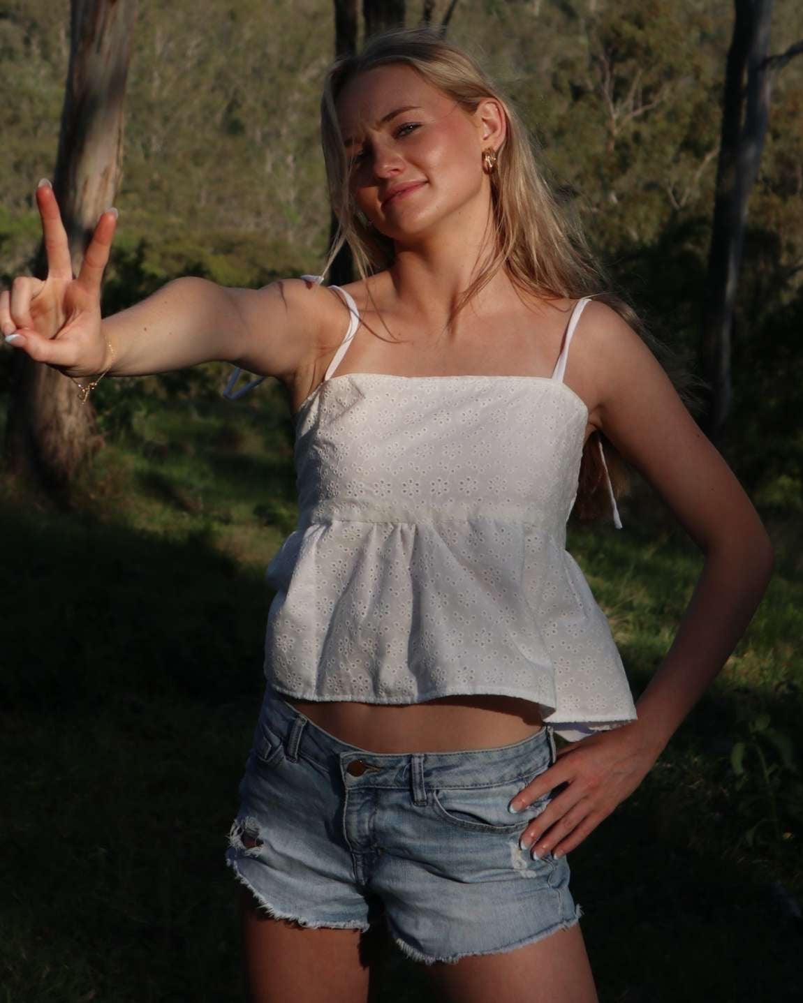 The Izzy Top - Broderie